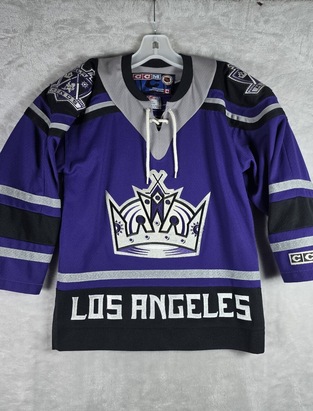 CCM LA Kings Jersey NHL Youth Boys Size S/M LA Los Angeles Black Purple Hockey
